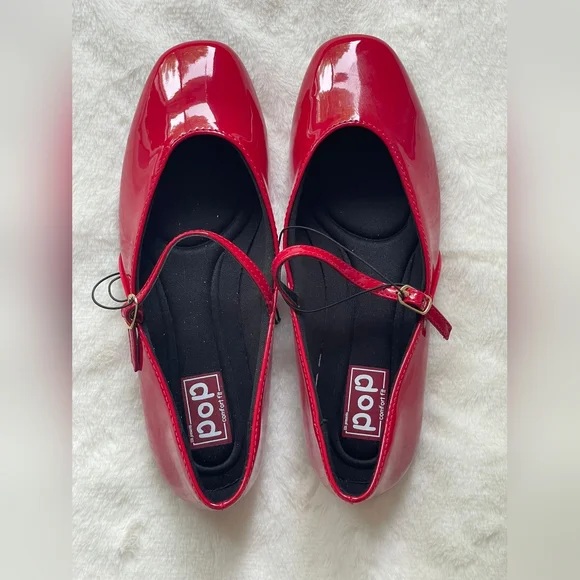 Pop Red Glossy Flats with Strap - Picture 5 of 7